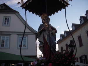 Statue in center of Hochheim